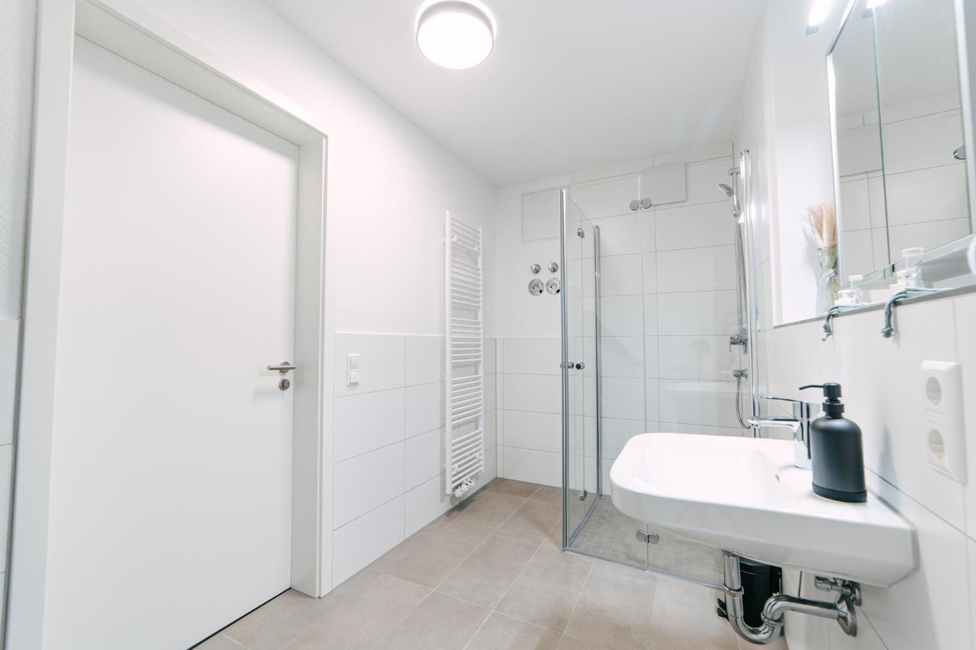 Zentrahome - Balkon Outlet Zentral Smarttv Business Metzingen  Exterior photo