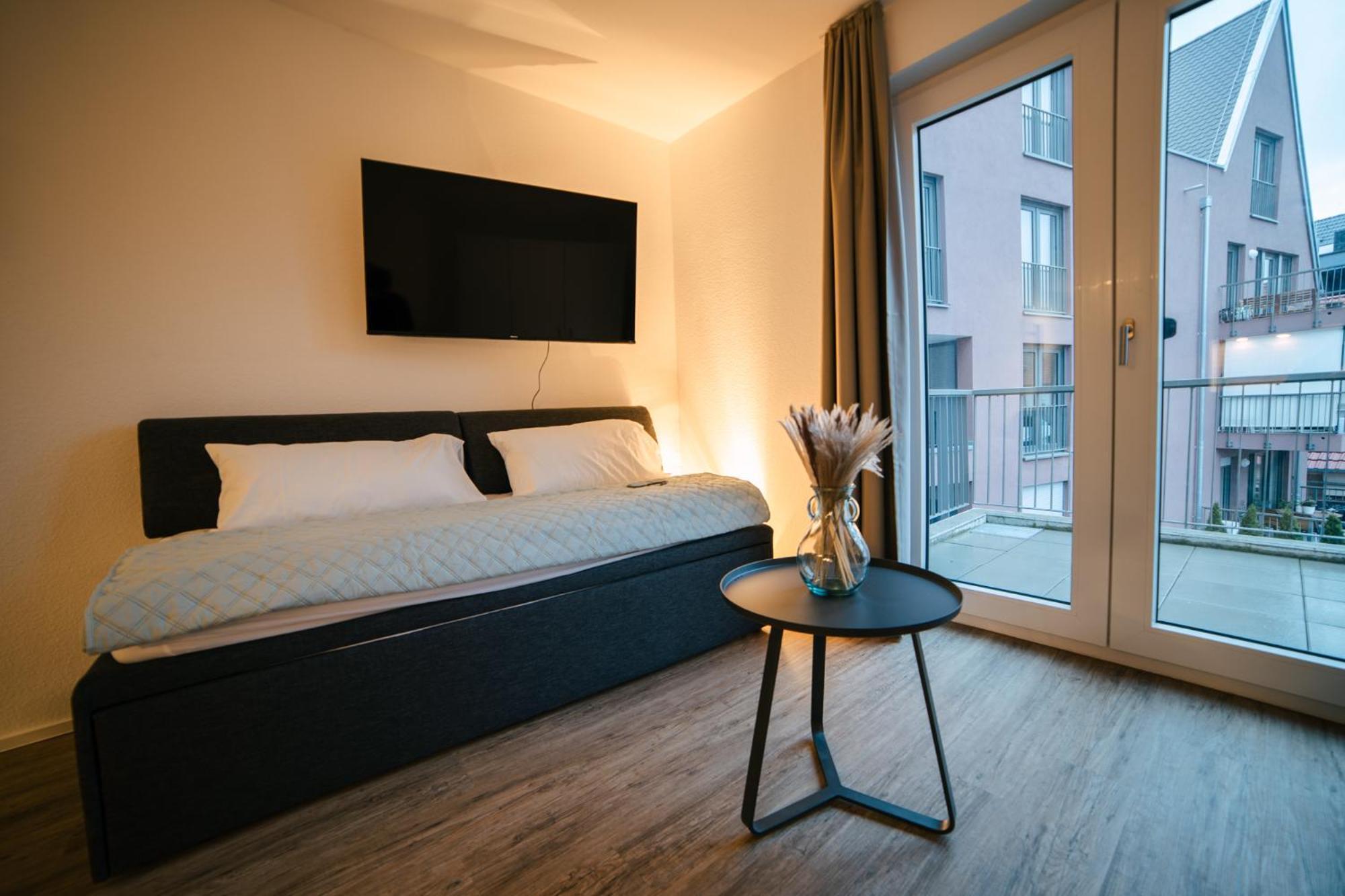 Zentrahome - Balkon Outlet Zentral Smarttv Business Metzingen  Exterior photo